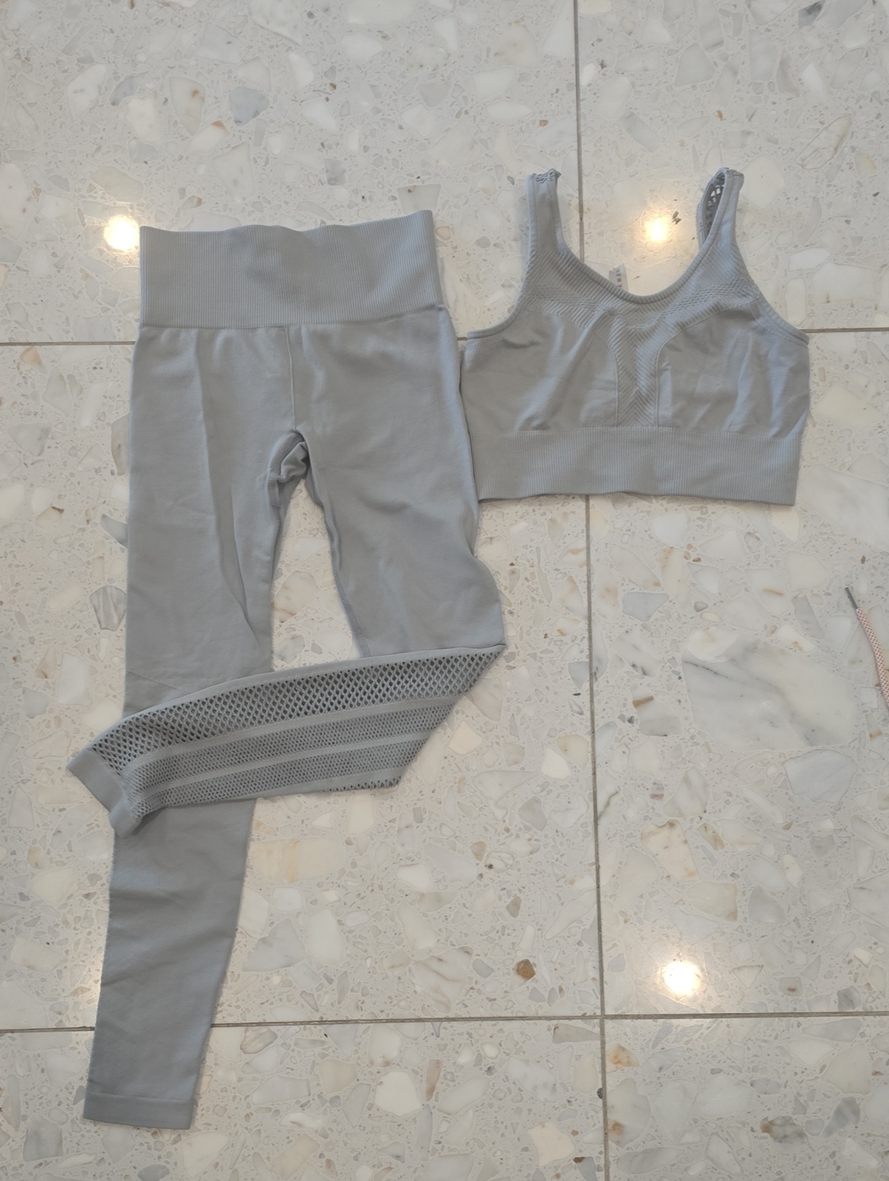 Varley Light Gray Seamless Leggings and Sports Bra Set VERY COMFORTABLE.
